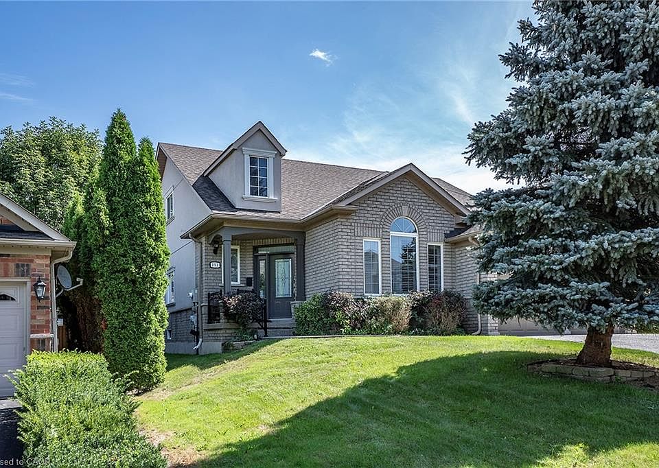 1st image of 151 Moore Cres