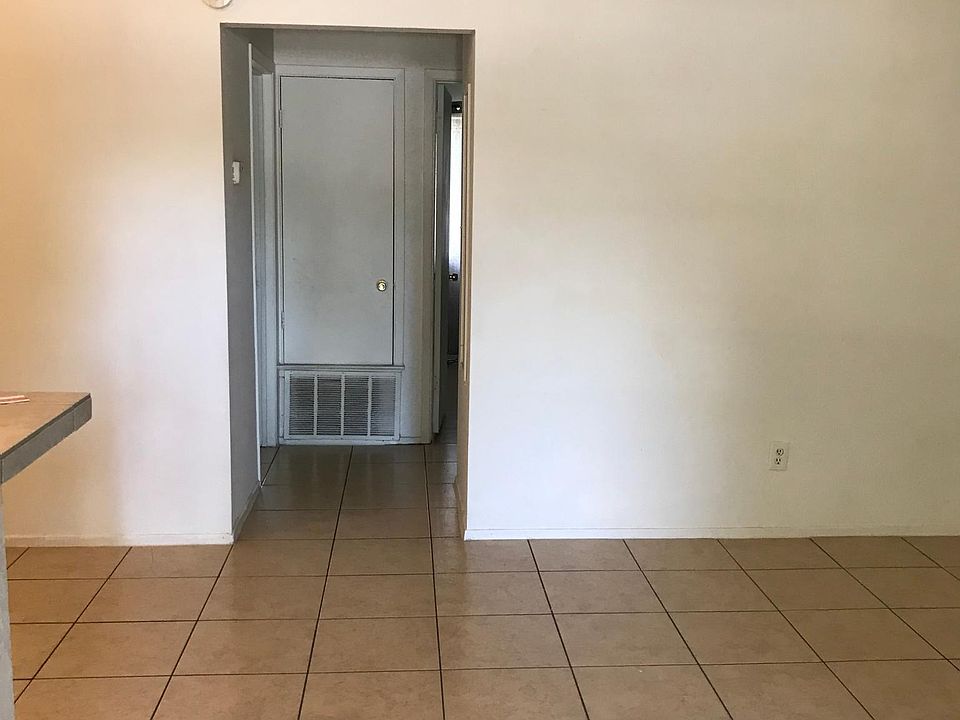 Front Entrance going into bedrooms