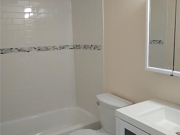 4th image of 2706 Hidden Lake Blvd Unit A