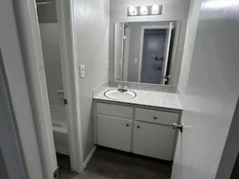 Fairway Apartments — Photo 17