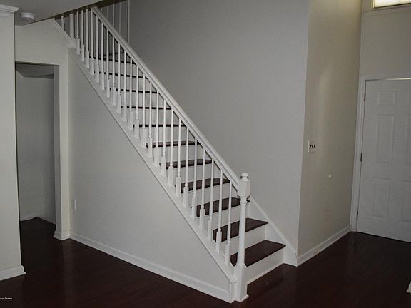 3rd image of 2501 Buckingham Cir