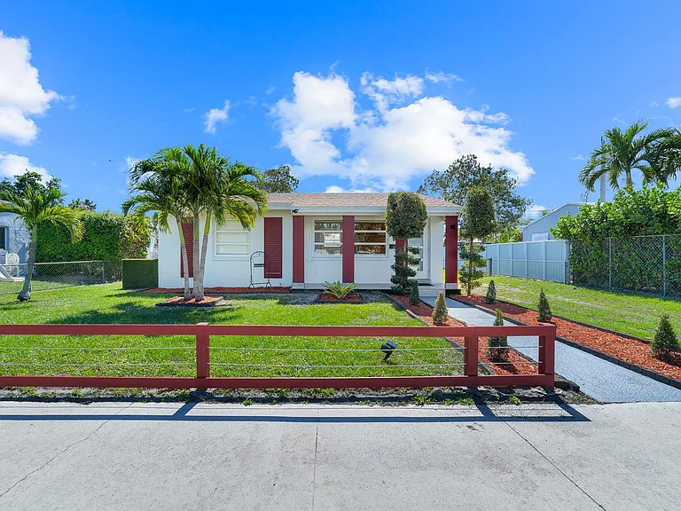 2130 Wiley Ct — Photo 1