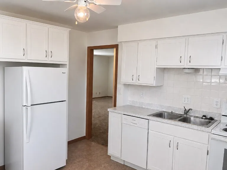 440 Stark Ave #B — Photo 2