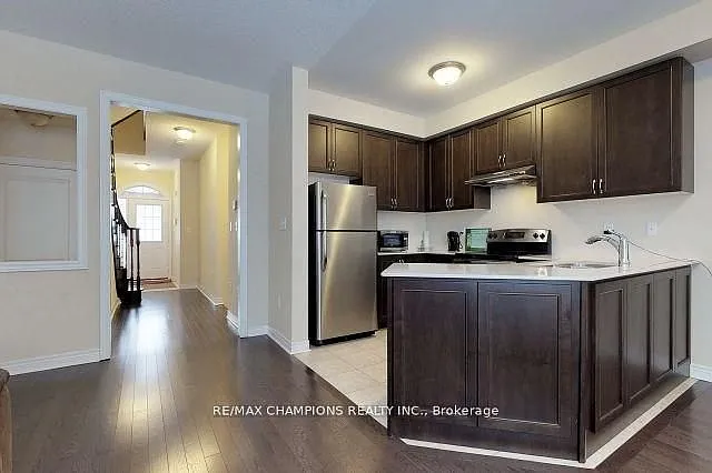 64 Pennycross Cres — Photo 3