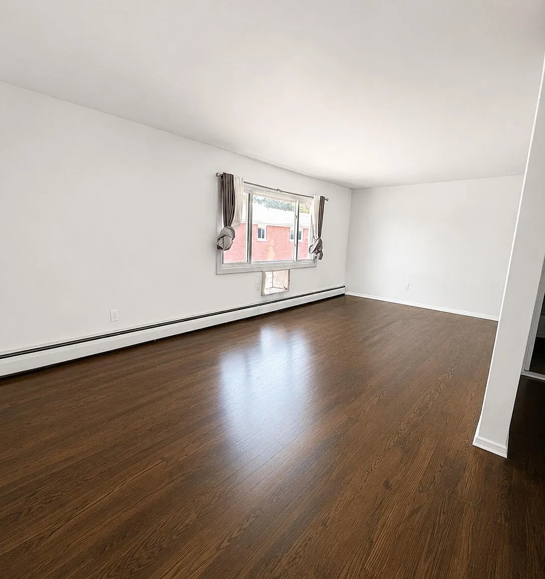 1 bed, 1.0 bath, 700 sqft, $2,400 — Photo 2