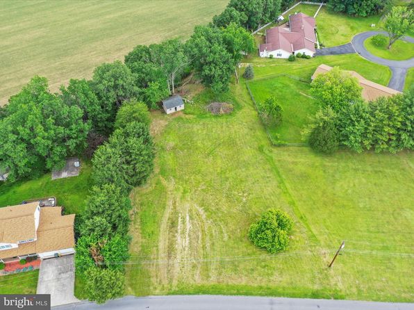 7 Point Dr, Petersburg, WV 26847