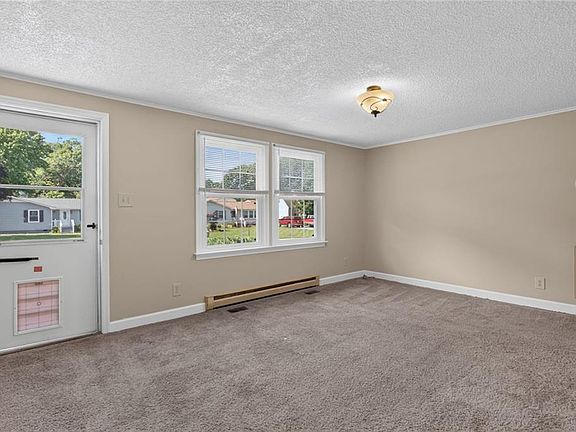 4th image of 105 Cavalier Dr