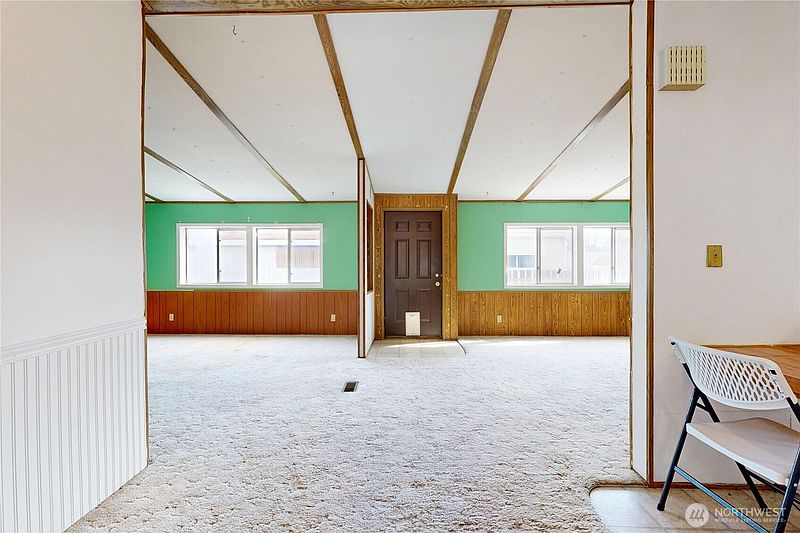 2nd image of 976 NE Dawson Avenue