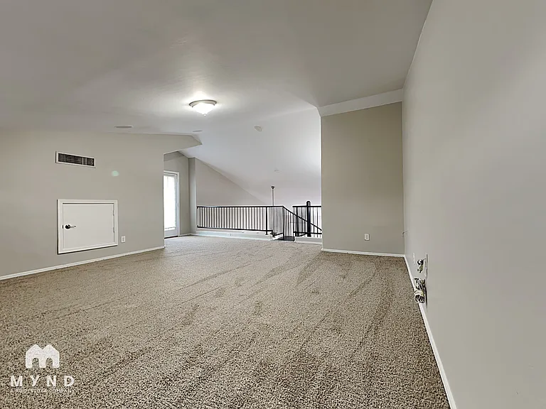 5733 S 21st Pl — Photo 17