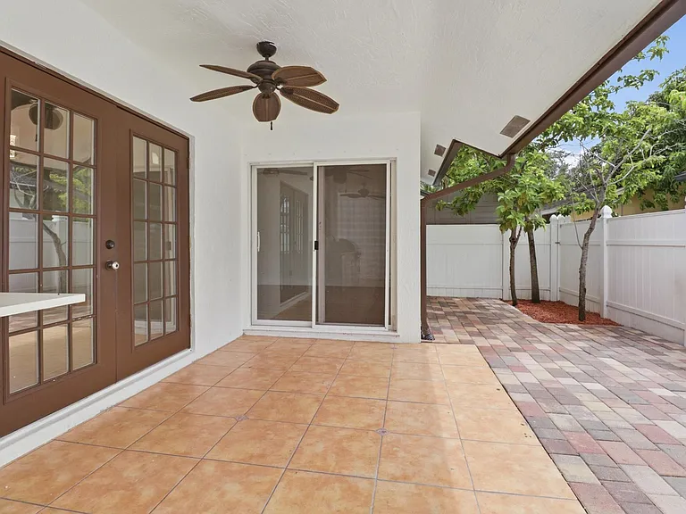 105 Vanessa St — Photo 28
