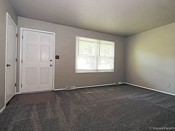 3rd image of 1105 N West End Blvd