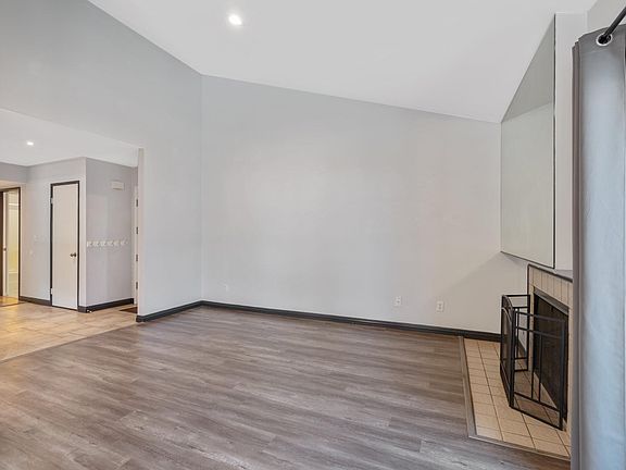 3rd image of 6716 Clybourn Ave Unit 223