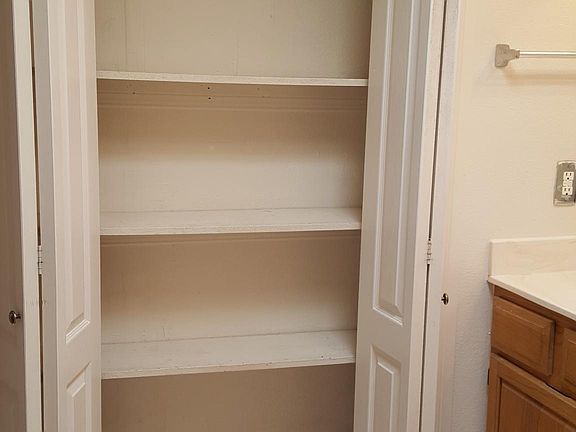 3rd image of 228 Oxford Dr