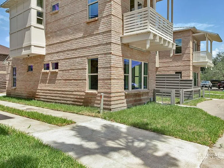 524 Wildrose Ln #9 — Photo 3