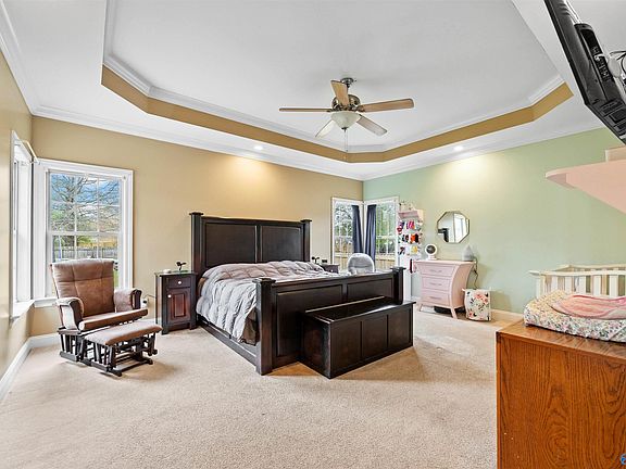 4th image of 104 Greenlawn Dr NE