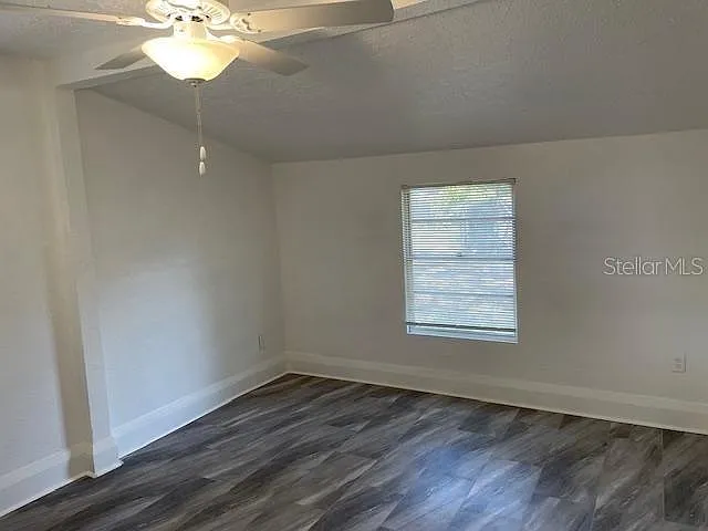 221 W Emily St — Photo 11