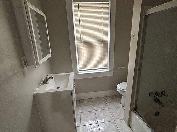 5th image of 4241 Storer Ave #Up