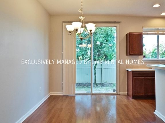 3rd image of 2394 Sunset Bluff Dr