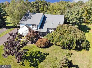 10 Teaberry Ln, Newtown, PA 18940