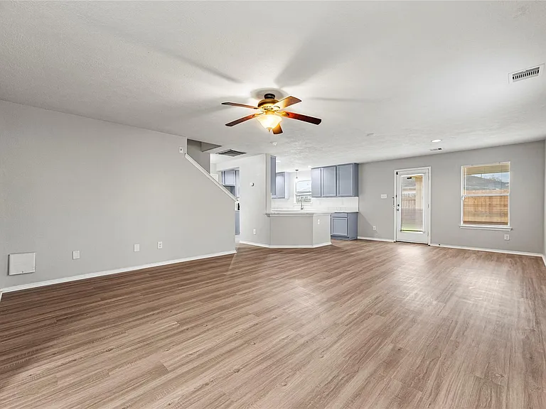 7606 Hillsdale Park Ct — Photo 5