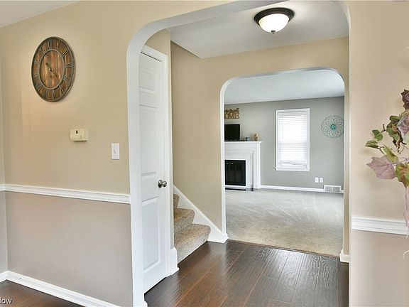 4th image of 370 Fairmount Ave NE