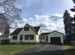 35 Sharon Dr, Rochester, NY 14626