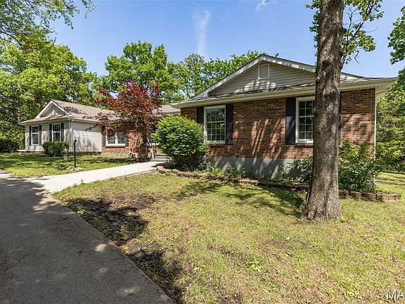 3rd image of 842 Ridgeview Dr