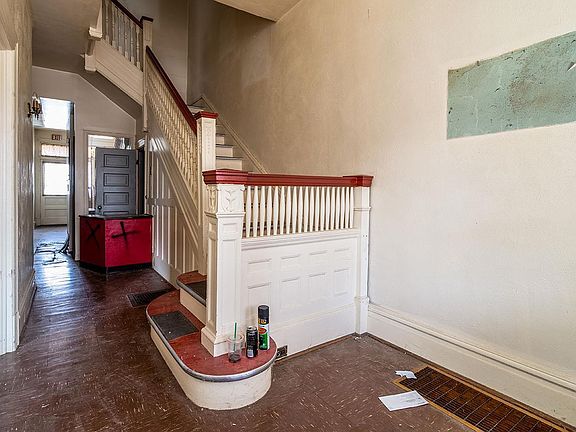 4th image of 3169 S Grand Blvd