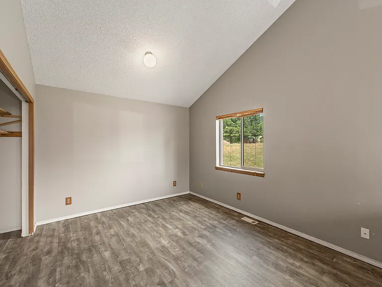 291 E Lake Ave — Photo 12