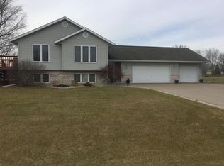 N6123 Jason St, Onalaska, WI 54650