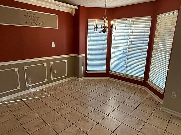 3rd image of 1067 Parkview Cir S #S