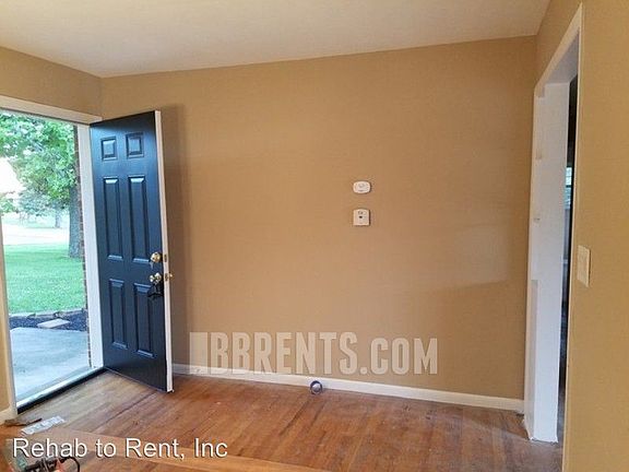 3rd image of 3907 Reinwood Dr
