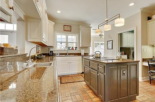 3rd image of 9169 Ashburn Ln