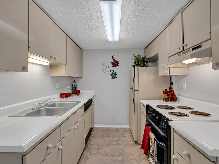 Windsong Apartments — Photo 79