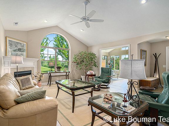 4th image of 1203 Riverview Dr