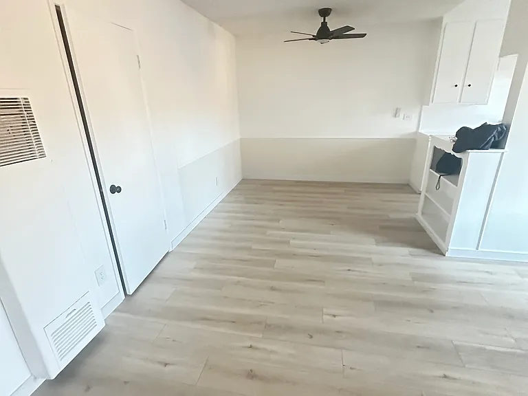 8010 Owensmouth Ave #7 — Photo 2
