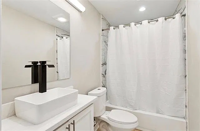 2 bed, 1.0 bath, 631 sqft, $1,200 — Photo 4