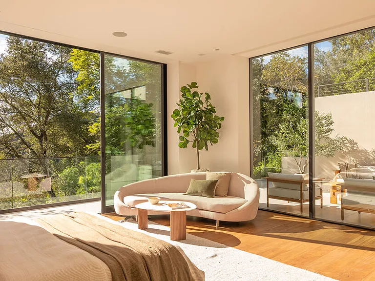 12752 Mulholland Dr — Photo 33
