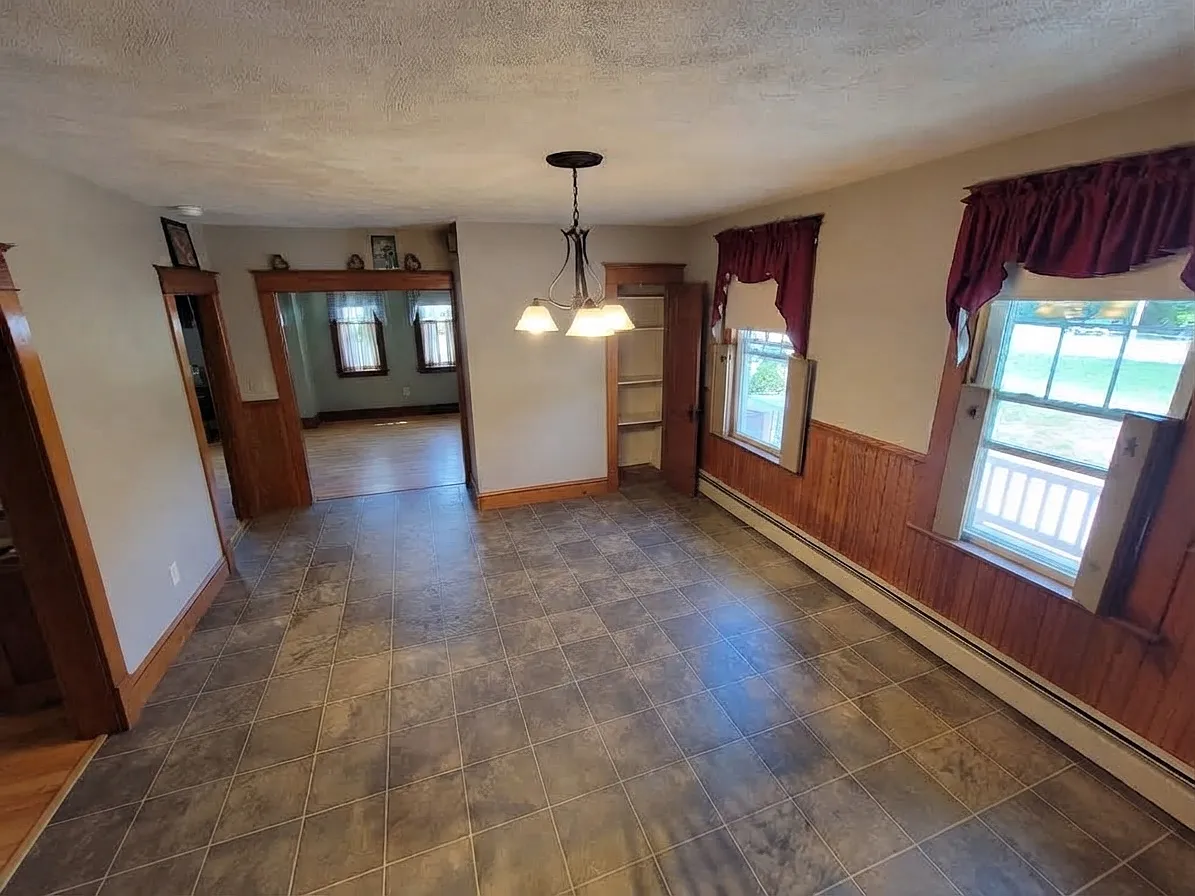 3 bed, 1380 sqft, $2,000 — Photo 1
