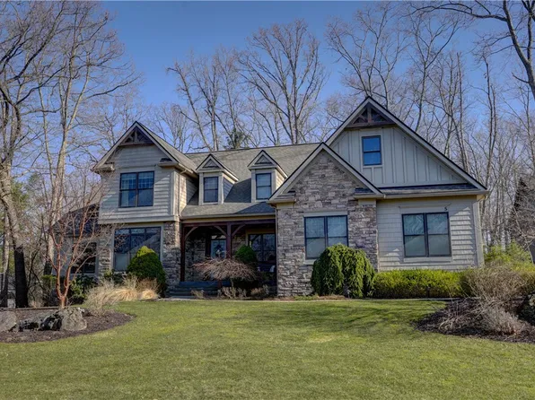5 Legacy Cir, Penfield, NY 14526