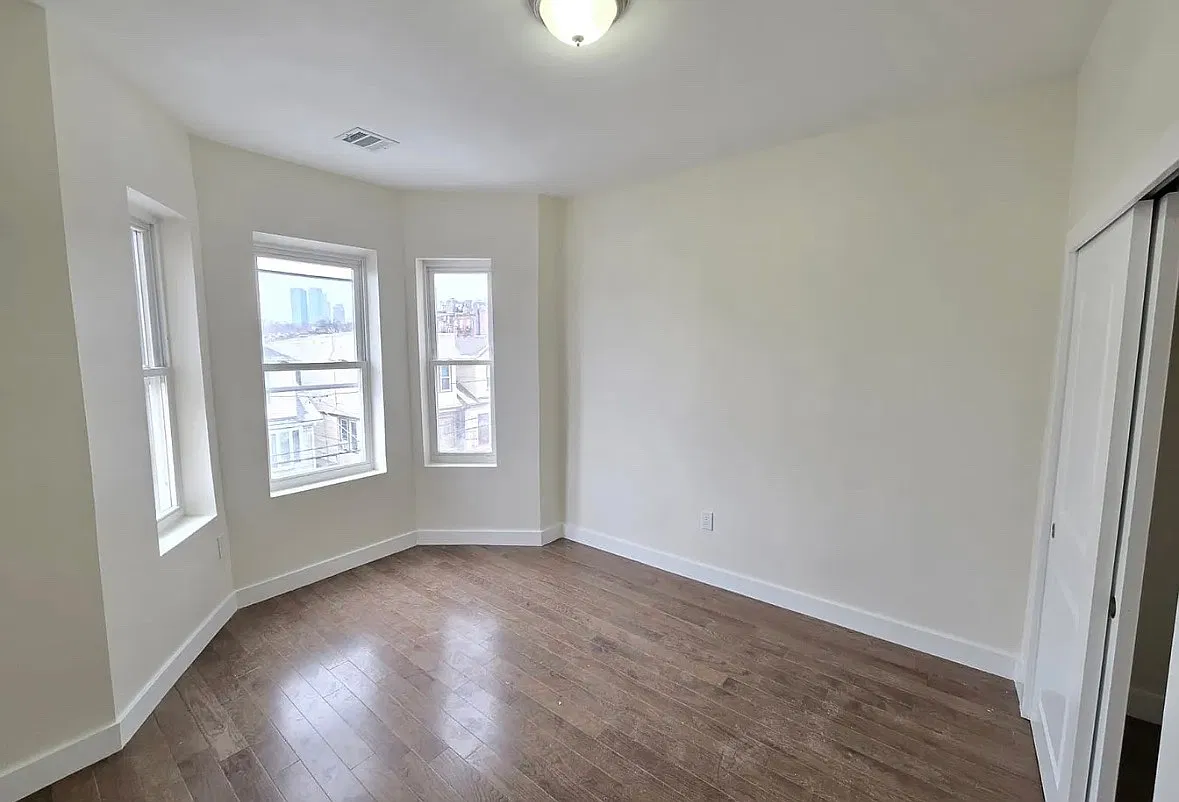 3 bed, $2,500 — Photo 4
