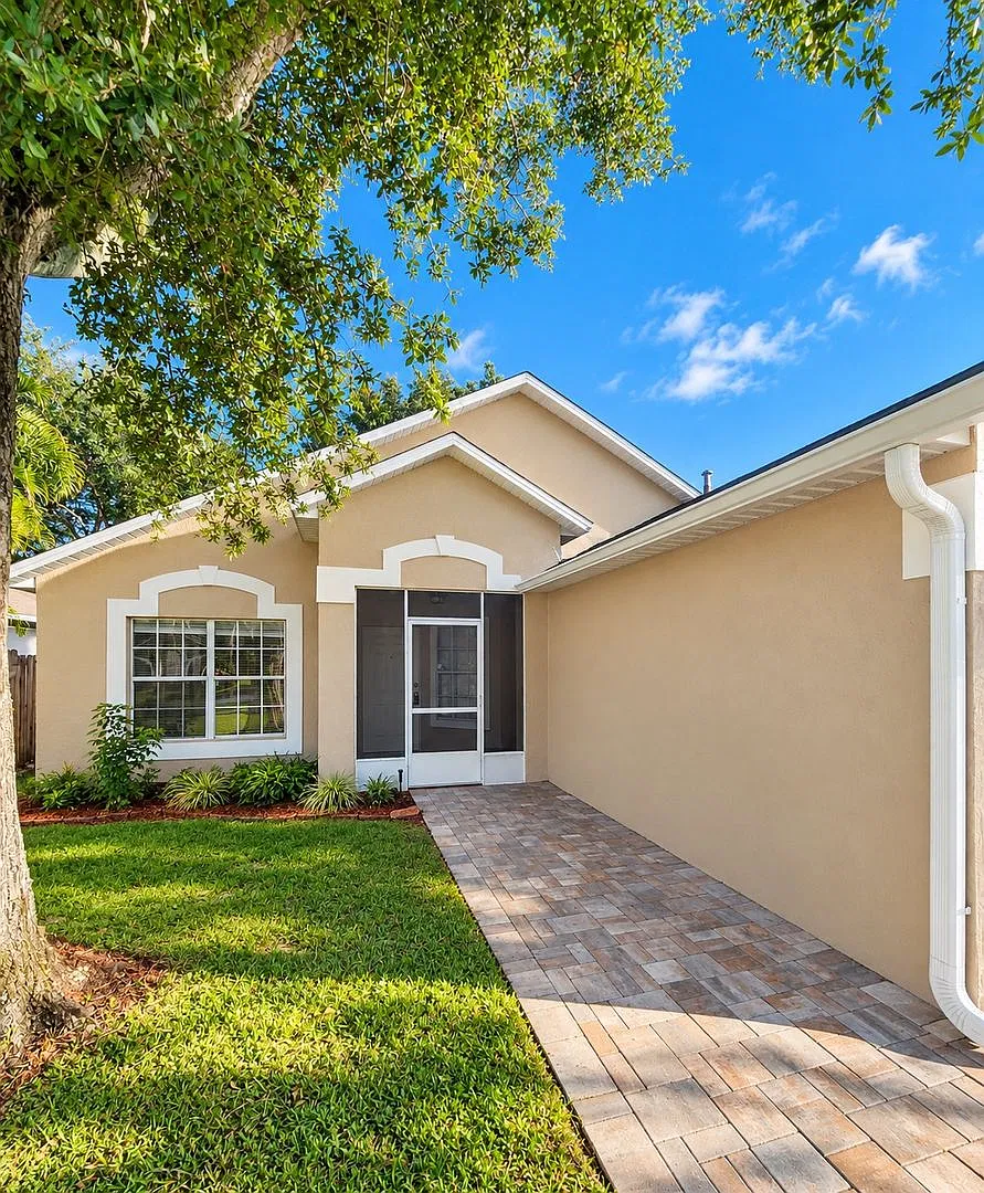 Beautiful 3-Bedroom Melbourne Home Spacious Living, Modern Comfort & Prime Location! — Photo 2