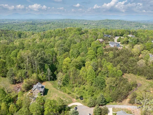 11 Spicebush Ln, Weaverville, NC 28787