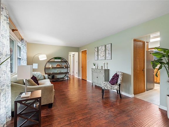 4th image of 749 Norton Dr