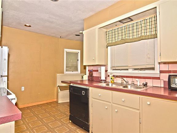 3rd image of 310 Colfax Ave