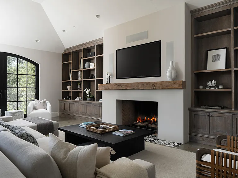700 E Mountain Dr — Photo 7