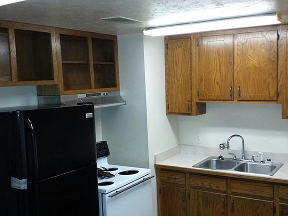 3rd image of 2916 Oakwood Dr