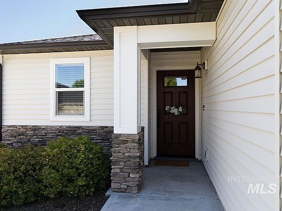 2nd image of 2046 S Hills Ave