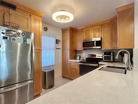 5th image of 190 SE 5th Ave APT 104
