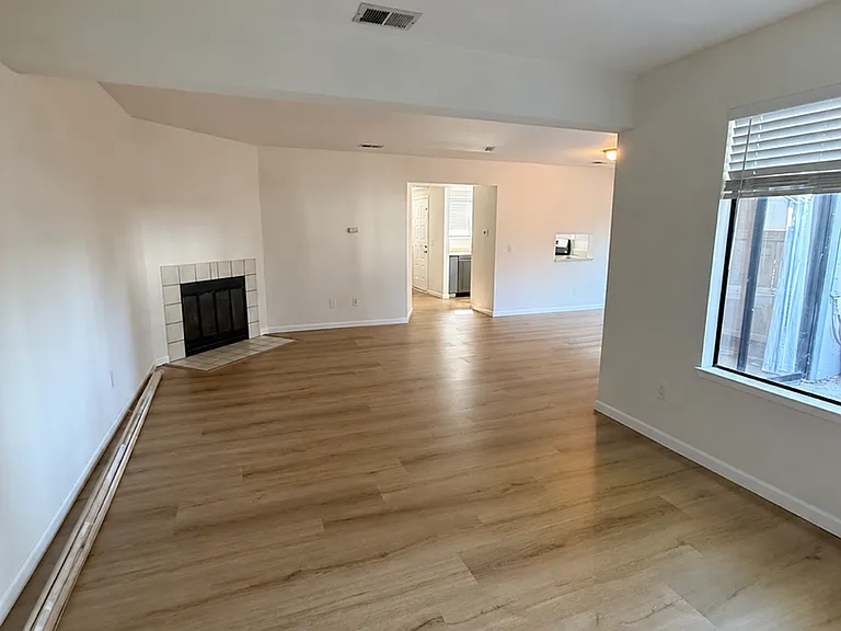 422 Occidental Cir — Photo 6